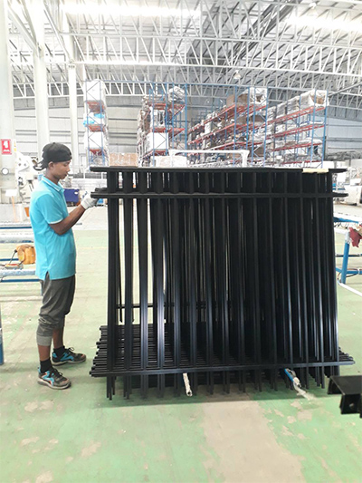 Aluminum profile display rack in Royal Metal showroom